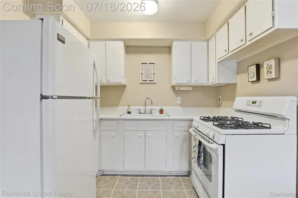 18691 Kinloch Redford Charter Township MI 48240