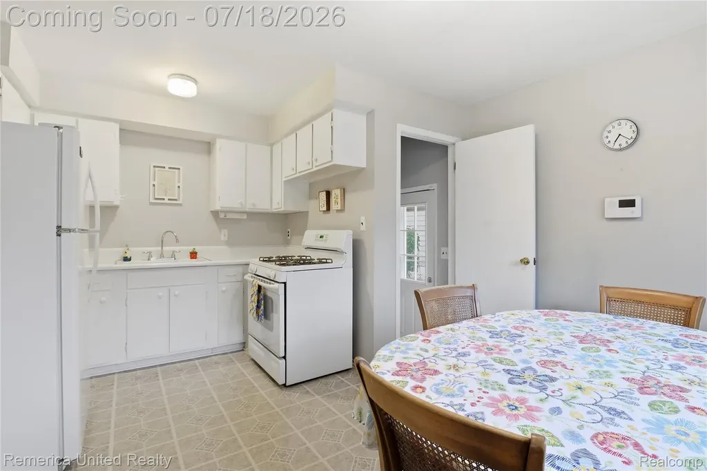 18691 Kinloch Redford Charter Township MI 48240