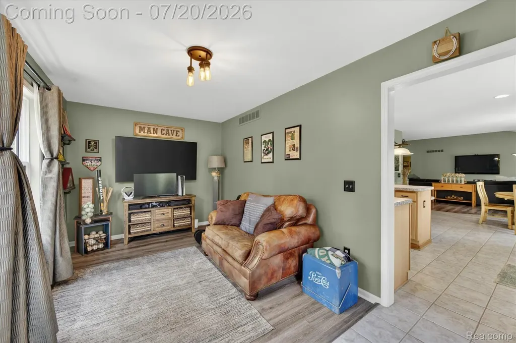 2111 Moorlands View Oceola Township MI 48855