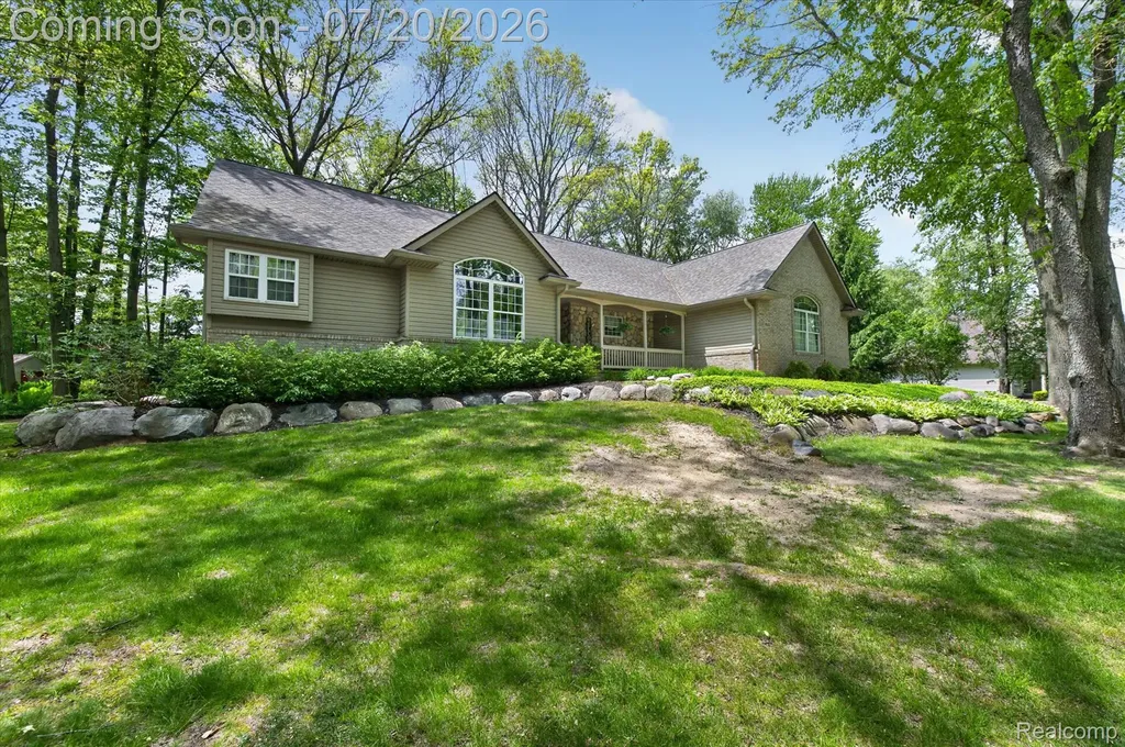 2111 Moorlands View Oceola Township MI 48855