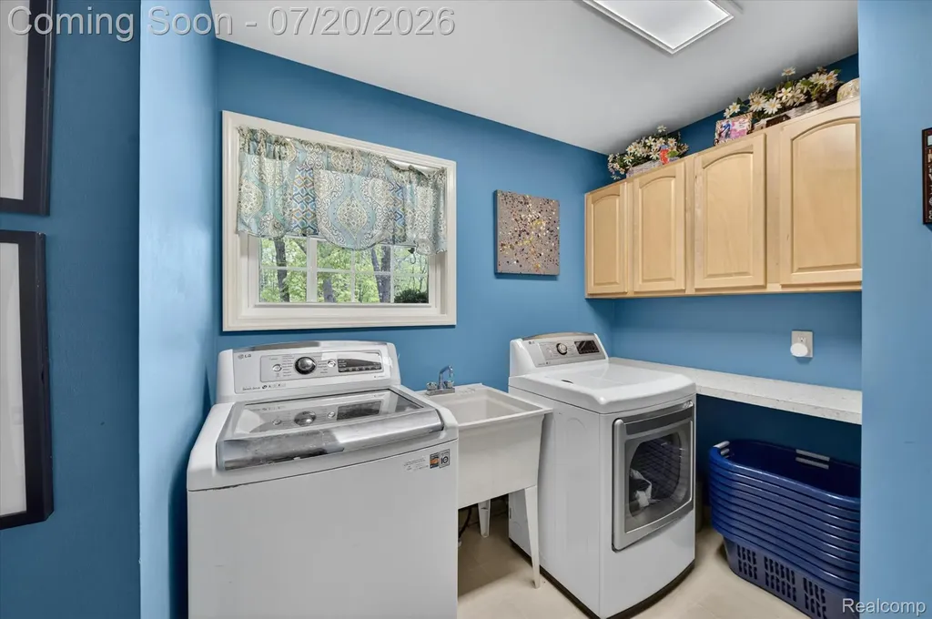 2111 Moorlands View Oceola Township MI 48855