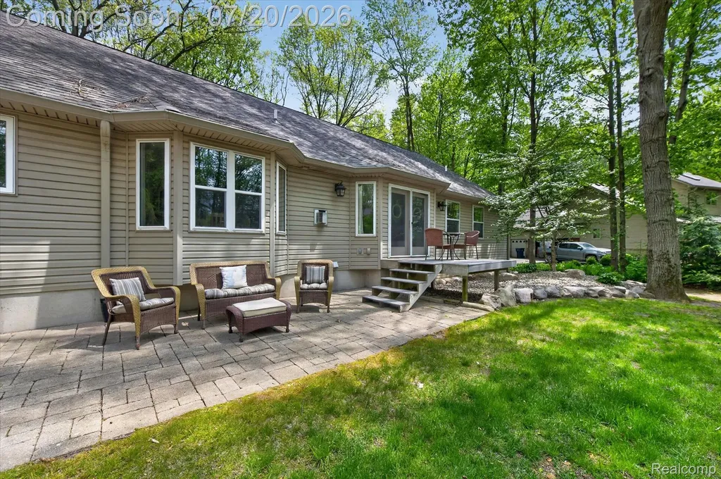 2111 Moorlands View Oceola Township MI 48855