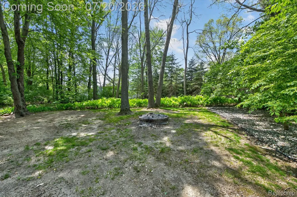 2111 Moorlands View Oceola Township MI 48855