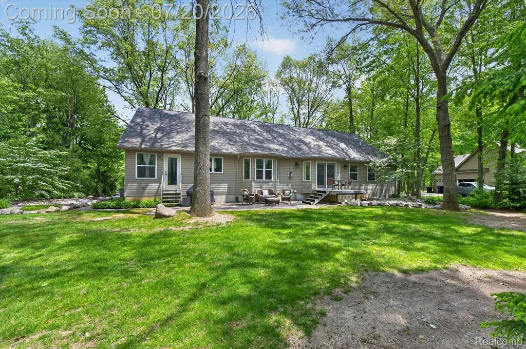 2111 Moorlands View Oceola Township MI 48855