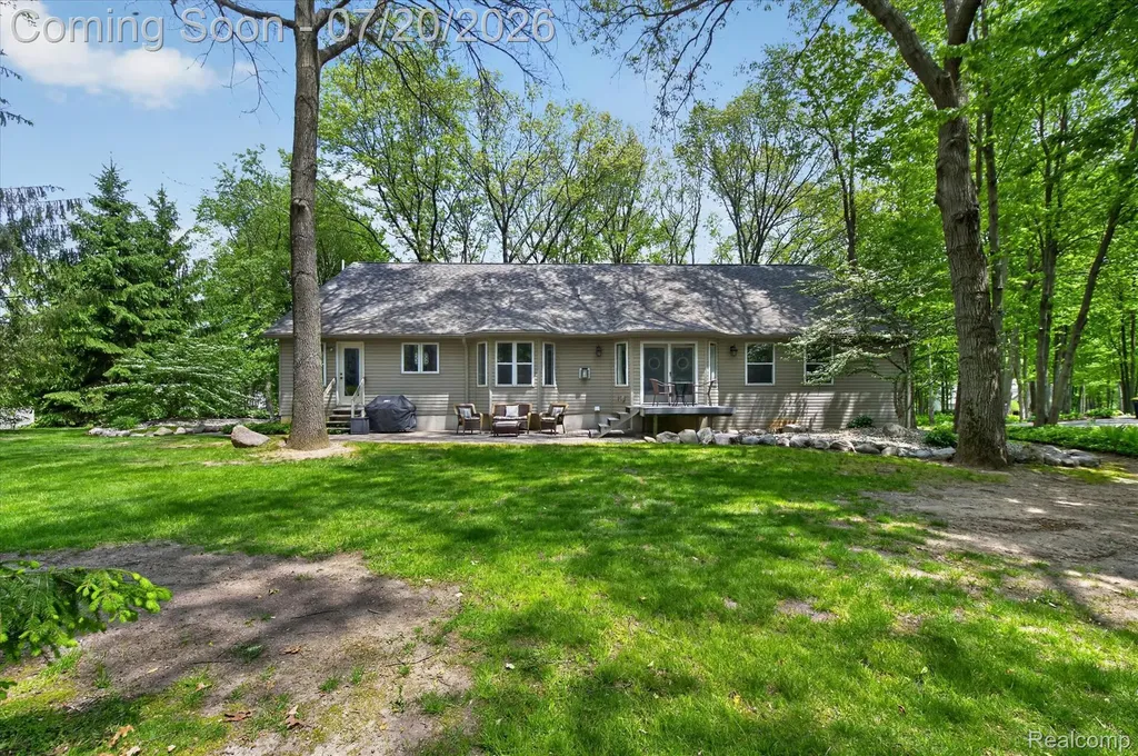 2111 Moorlands View Oceola Township MI 48855