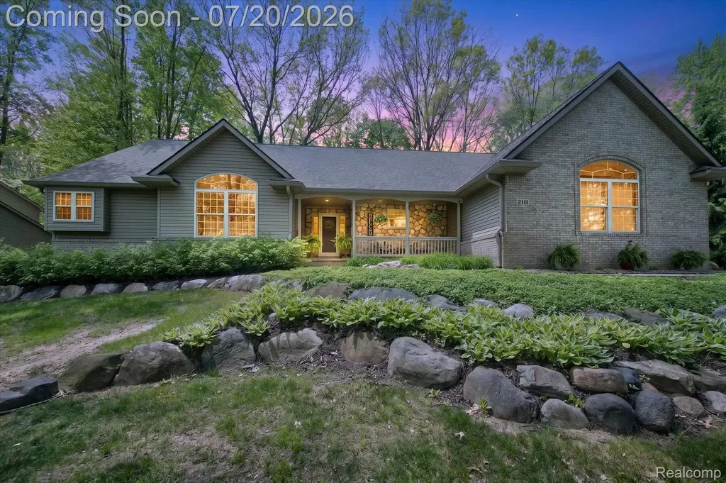 2111 Moorlands View Oceola Township MI 48855