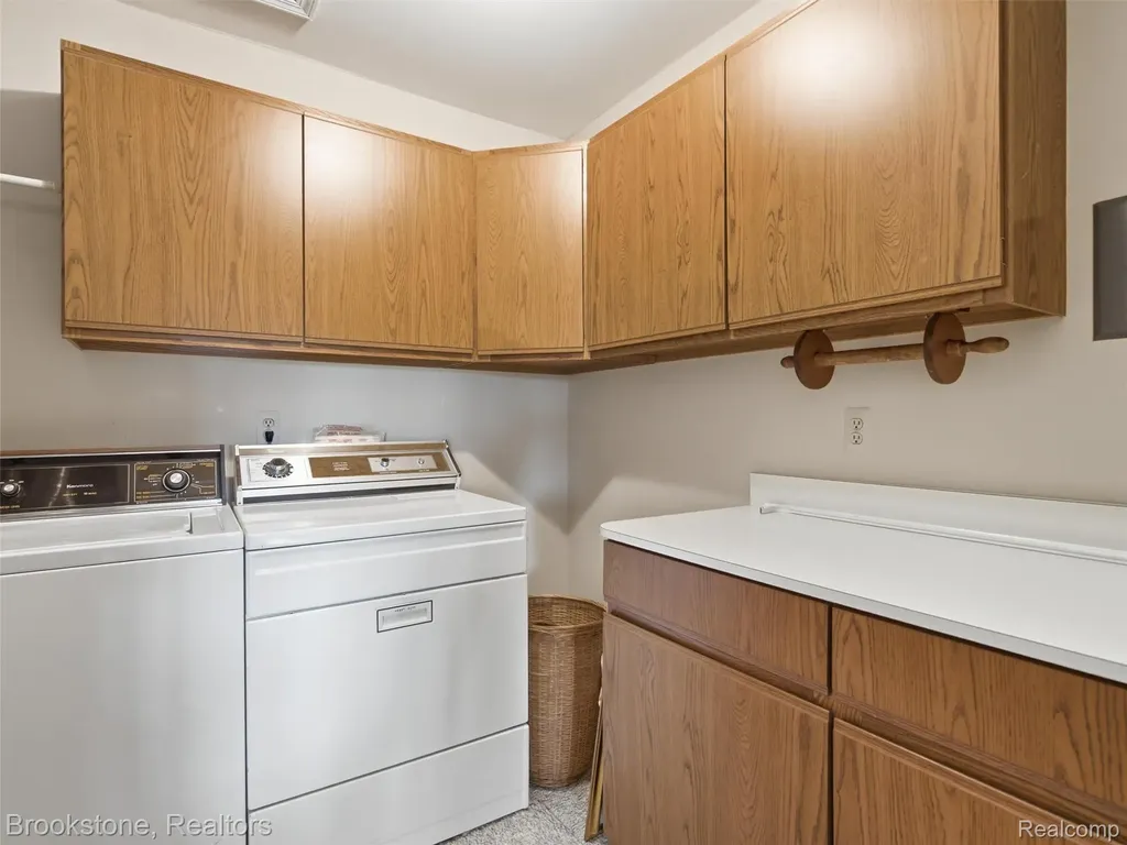 1082 Country Club Drive St. Clair Shores City MI 48082