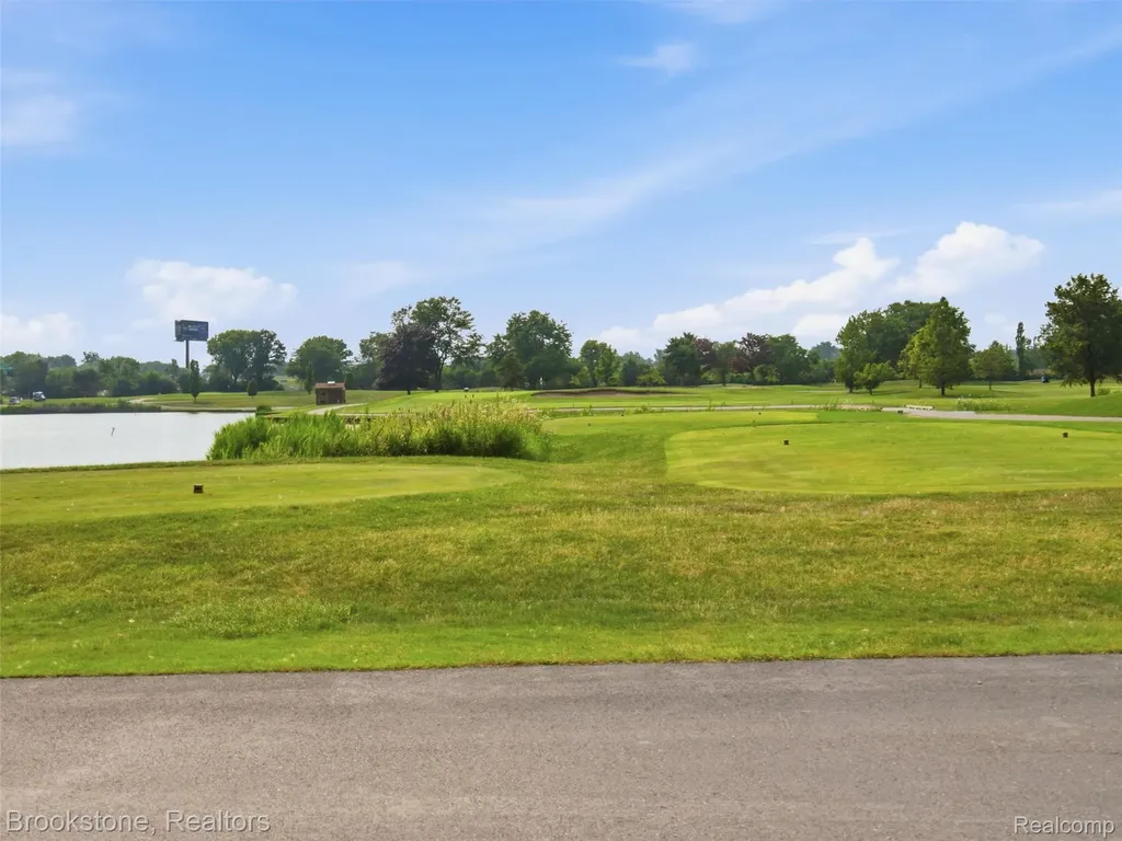 1082 Country Club Drive St. Clair Shores City MI 48082