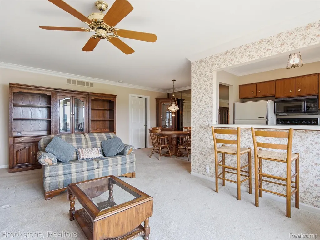 1082 Country Club Drive St. Clair Shores City MI 48082
