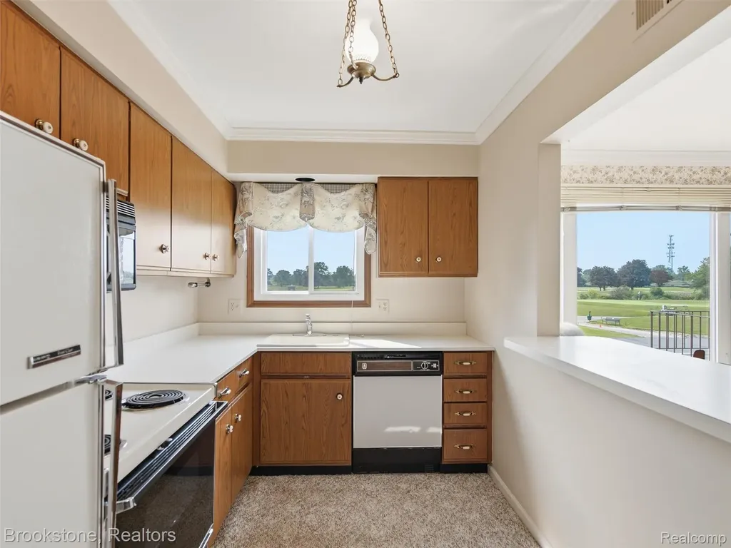 1082 Country Club Drive St. Clair Shores City MI 48082