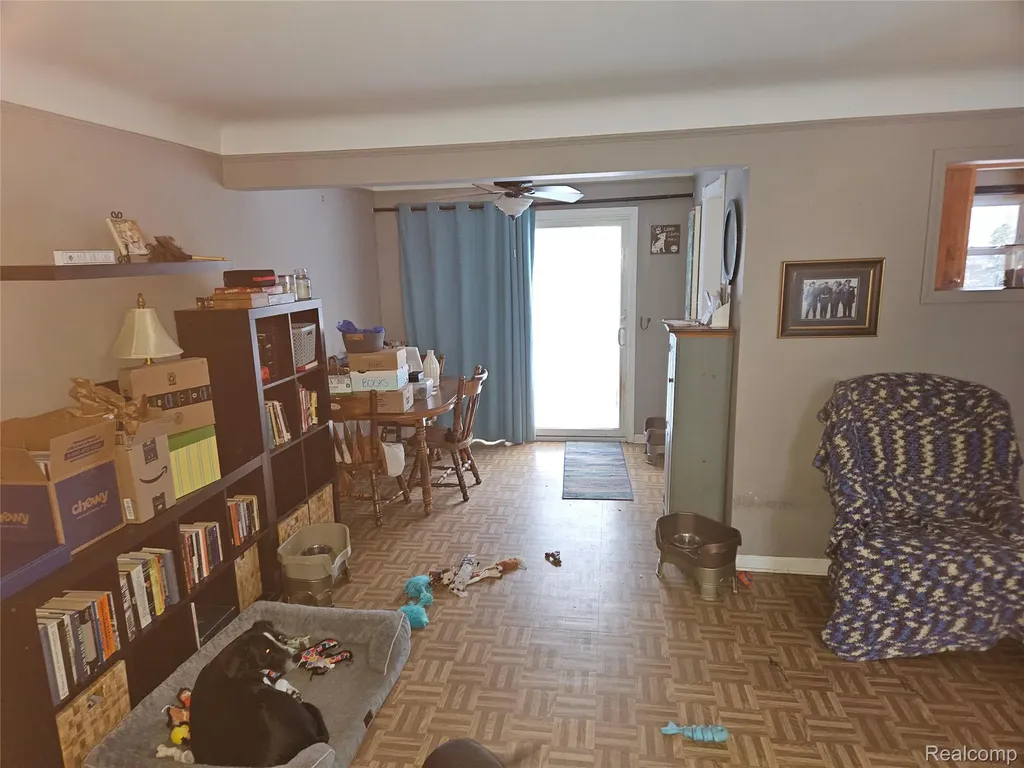 15524 Macarthur Redford Charter Township MI 48239
