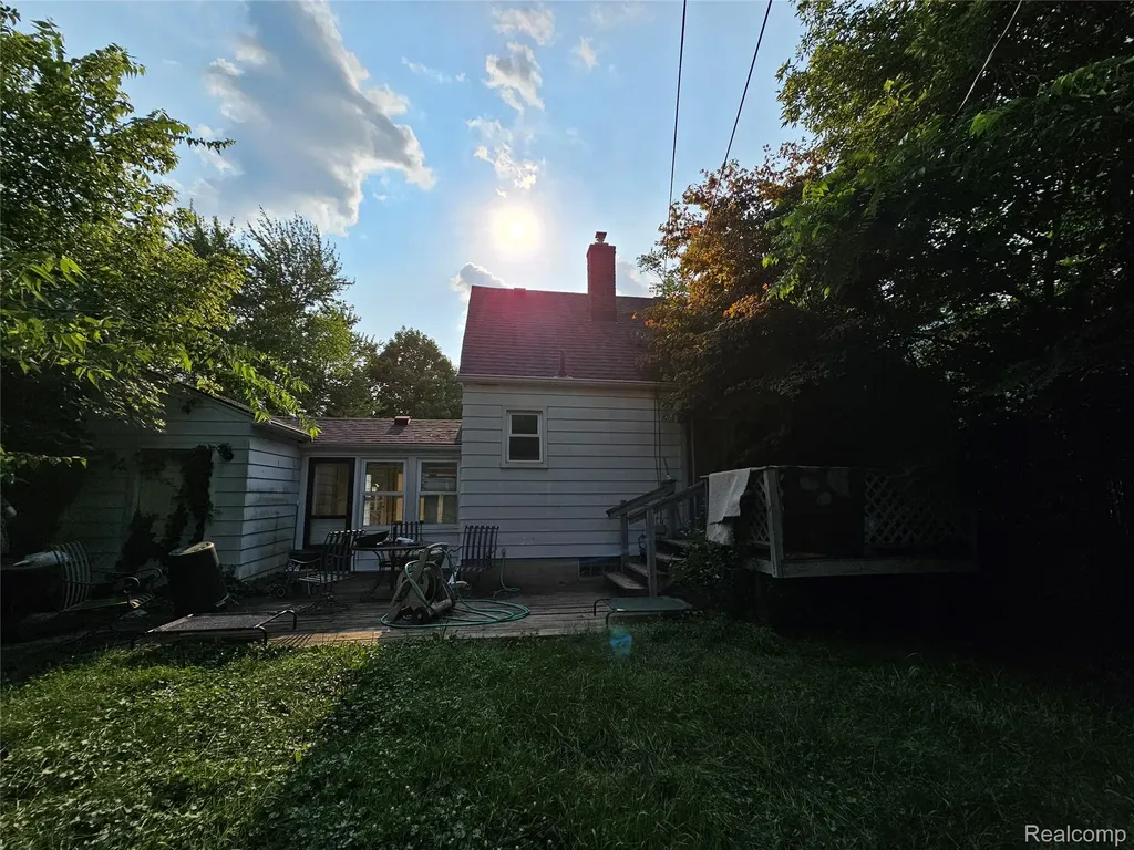 15524 Macarthur Redford Charter Township MI 48239