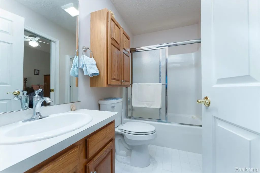 164 Addison Circle Fowlerville Village MI 48836