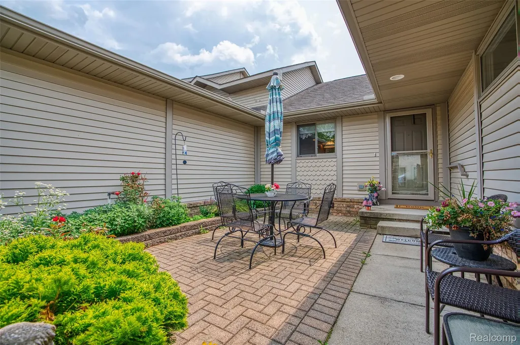 164 Addison Circle Fowlerville Village MI 48836