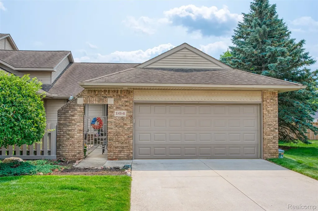 164 Addison Circle Fowlerville Village MI 48836