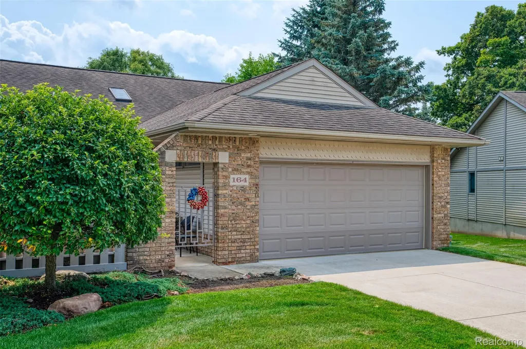 164 Addison Circle Fowlerville Village MI 48836