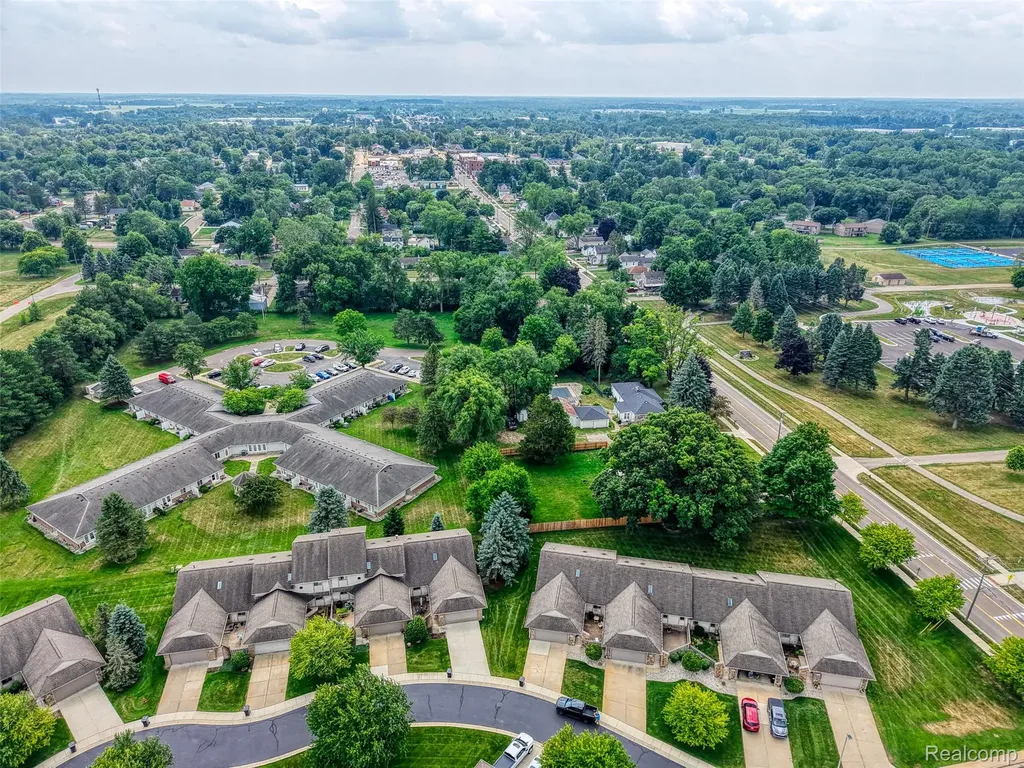 164 Addison Circle Fowlerville Village MI 48836