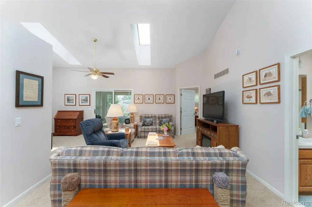 164 Addison Circle Fowlerville Village MI 48836