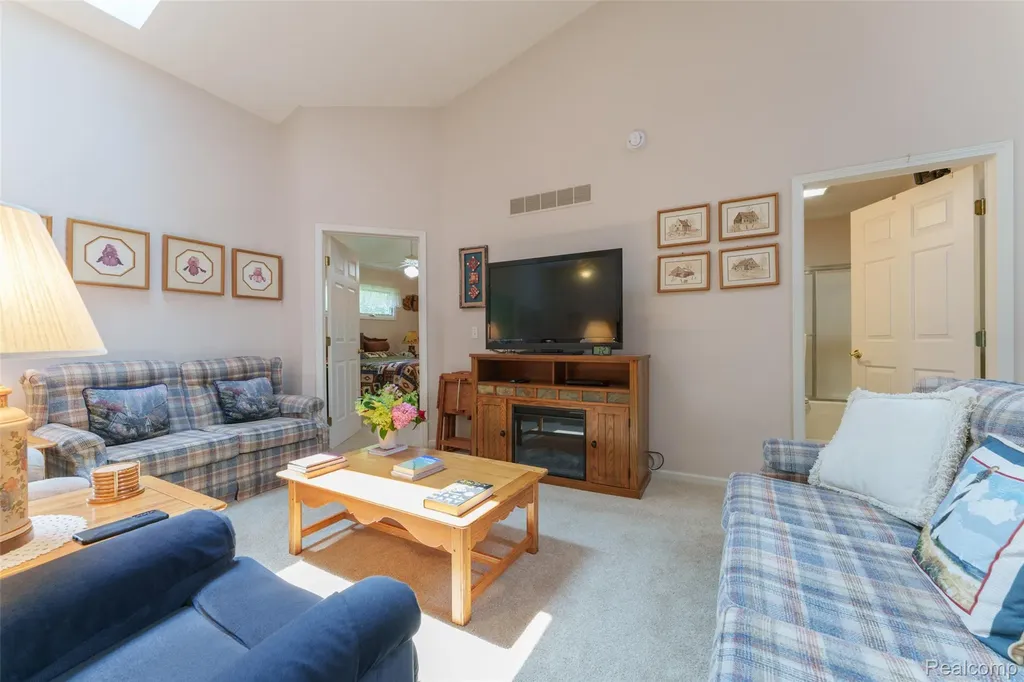 164 Addison Circle Fowlerville Village MI 48836
