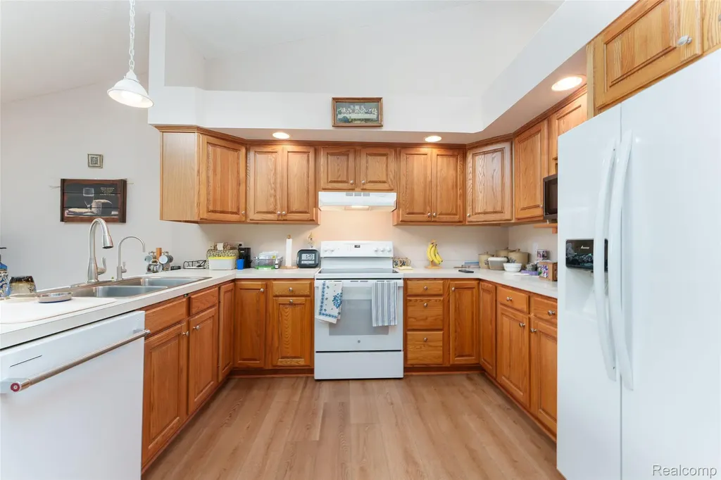 164 Addison Circle Fowlerville Village MI 48836