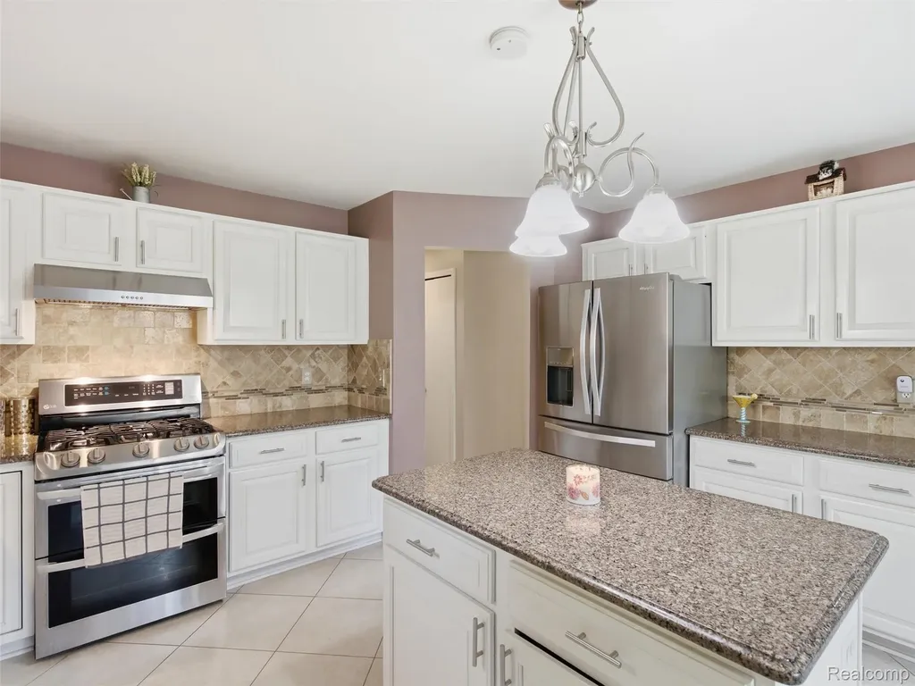 48507 Montelepre Drive Shelby Charter Township MI 48315