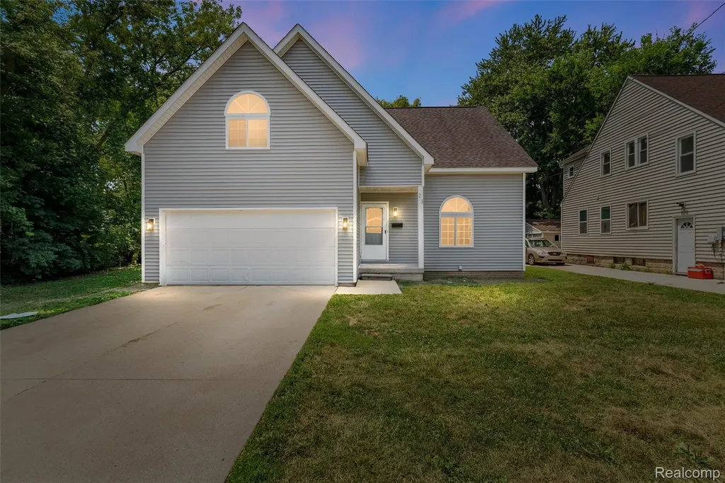 23 N Shirley Street Pontiac City MI 48342