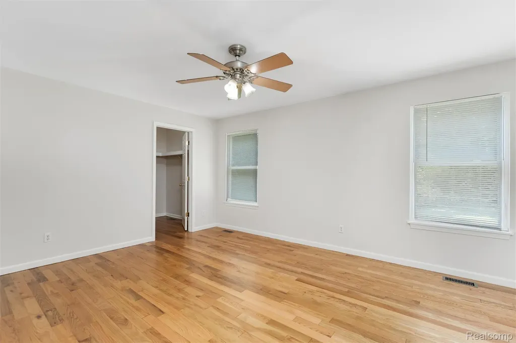 23 N Shirley Street Pontiac City MI 48342