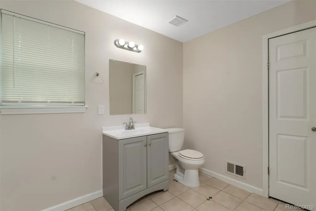 23 N Shirley Street Pontiac City MI 48342