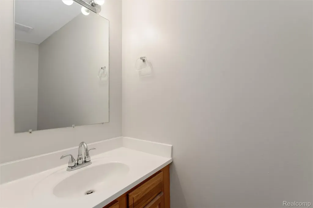 23 N Shirley Street Pontiac City MI 48342
