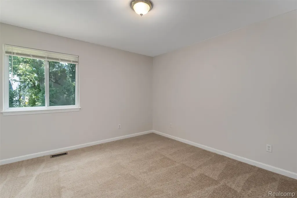 23 N Shirley Street Pontiac City MI 48342