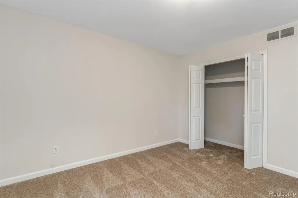 23 N Shirley Street Pontiac City MI 48342