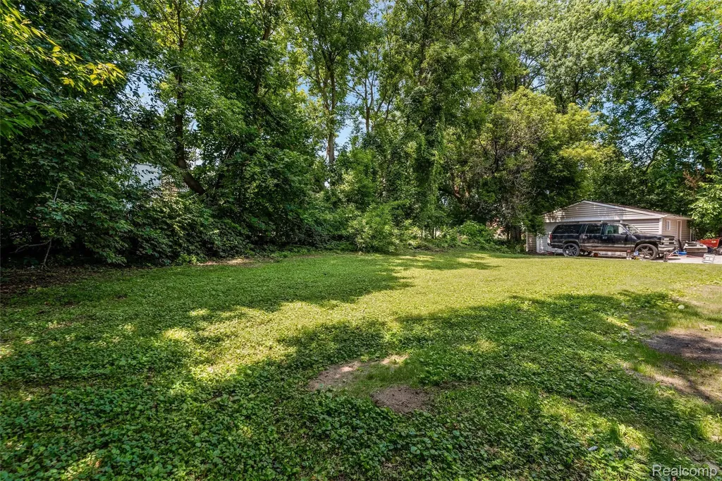 23 N Shirley Street Pontiac City MI 48342