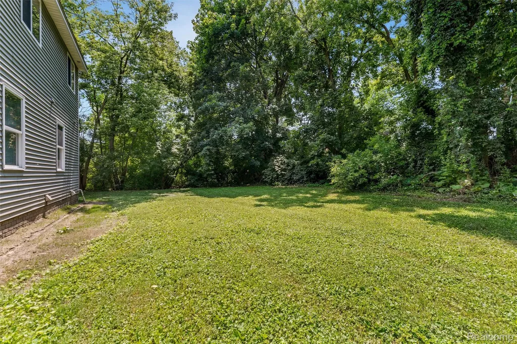 23 N Shirley Street Pontiac City MI 48342