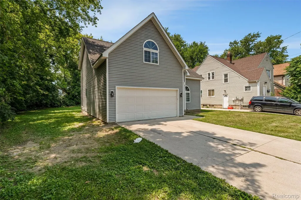 23 N Shirley Street Pontiac City MI 48342