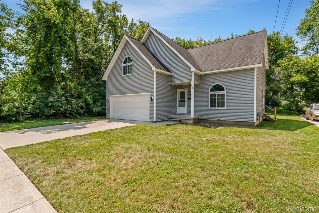 23 N Shirley Street Pontiac City MI 48342