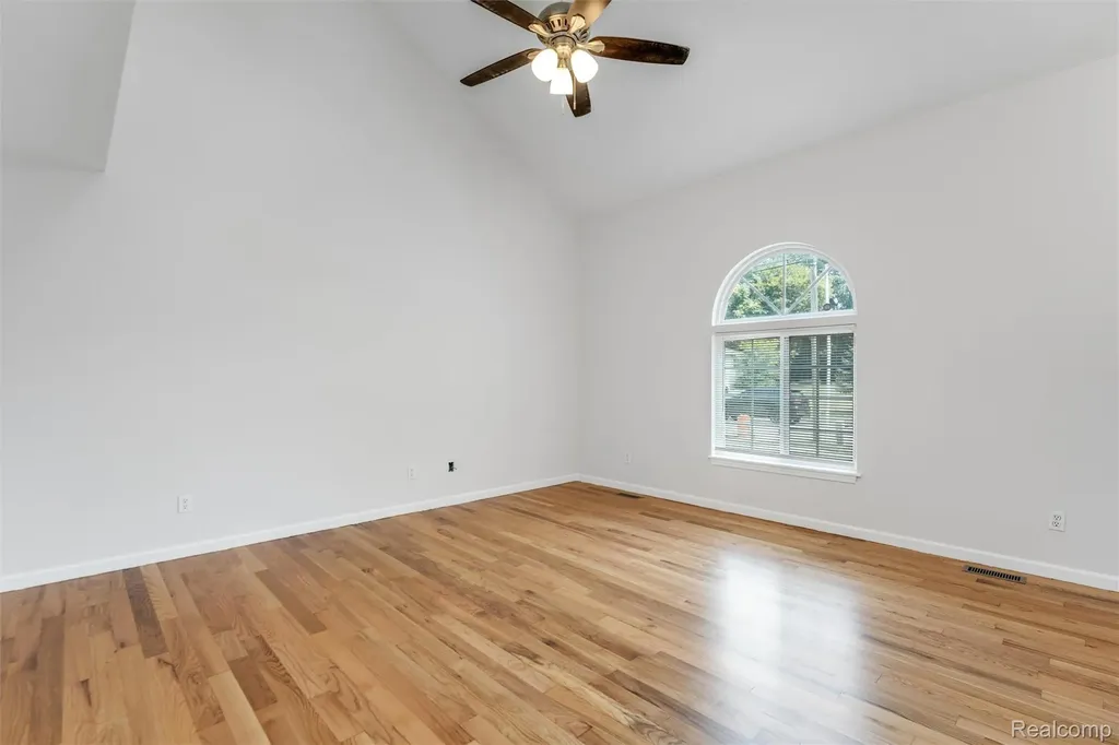 23 N Shirley Street Pontiac City MI 48342