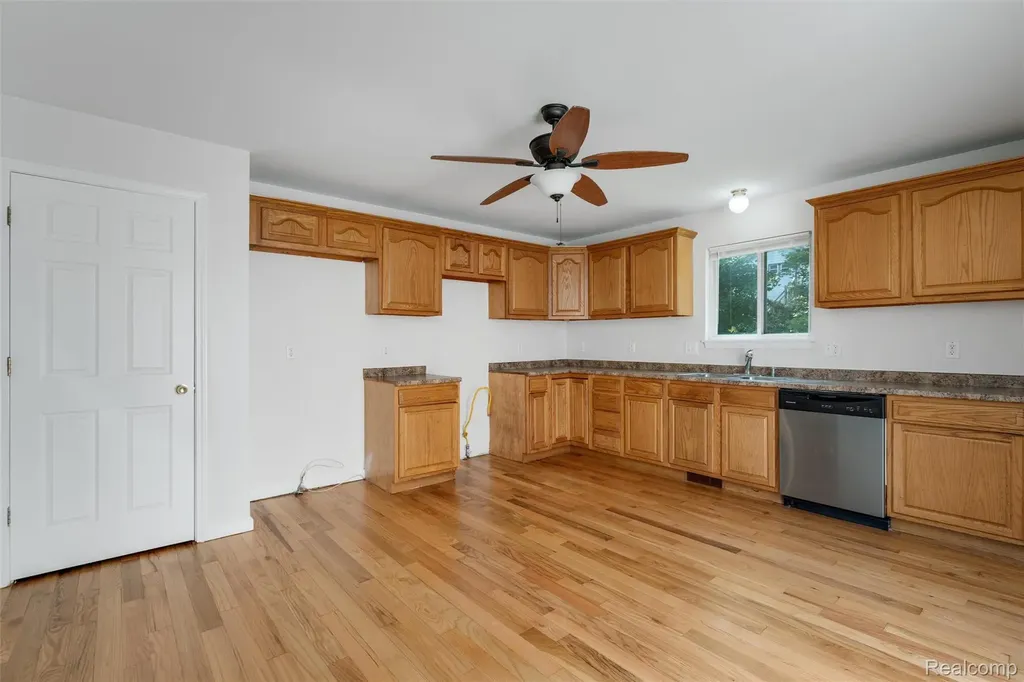 23 N Shirley Street Pontiac City MI 48342
