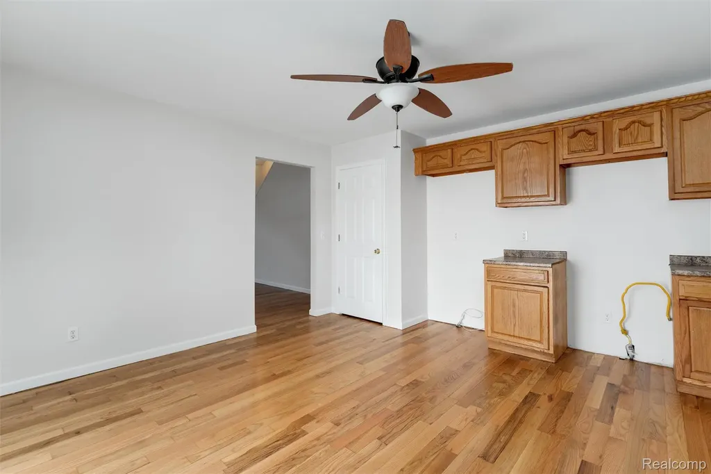 23 N Shirley Street Pontiac City MI 48342