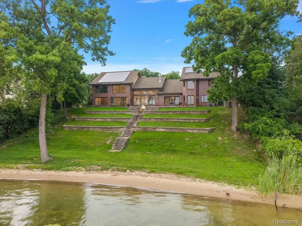 2612 Cove Lane West Bloomfield Charter Township MI 48323