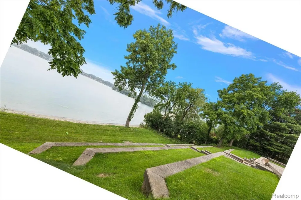 2612 Cove Lane West Bloomfield Charter Township MI 48323