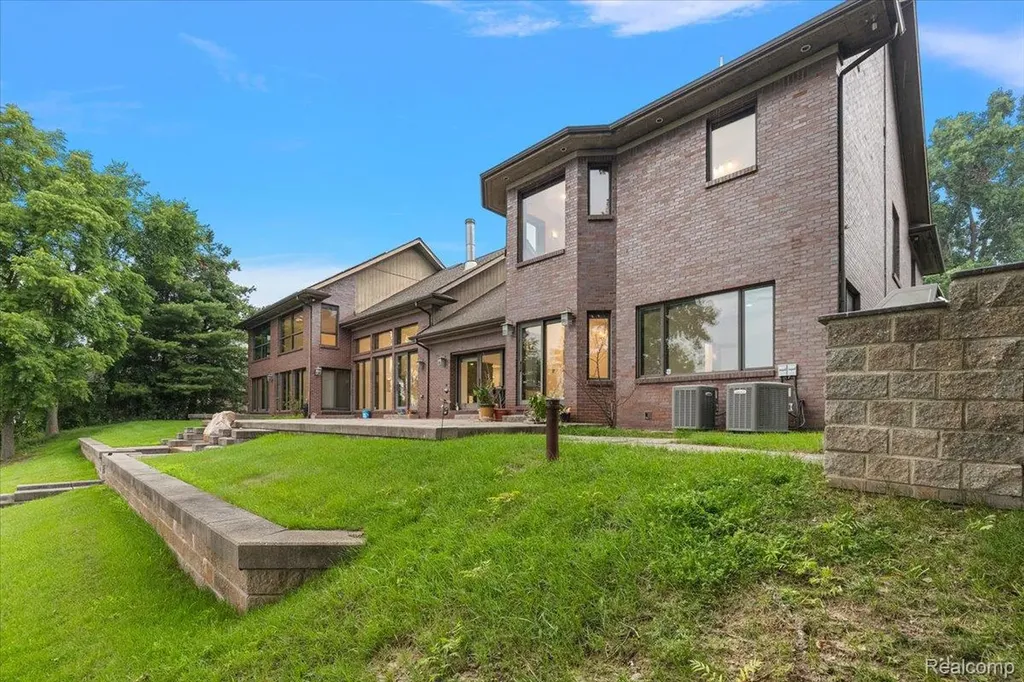 2612 Cove Lane West Bloomfield Charter Township MI 48323
