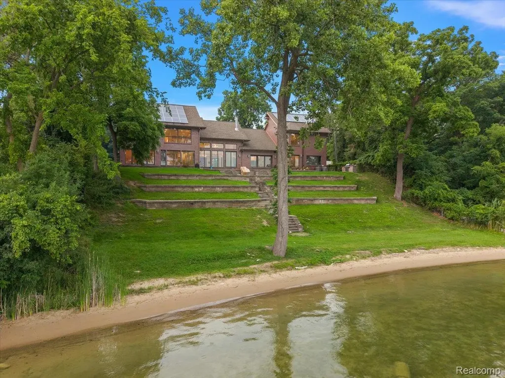 2612 Cove Lane West Bloomfield Charter Township MI 48323