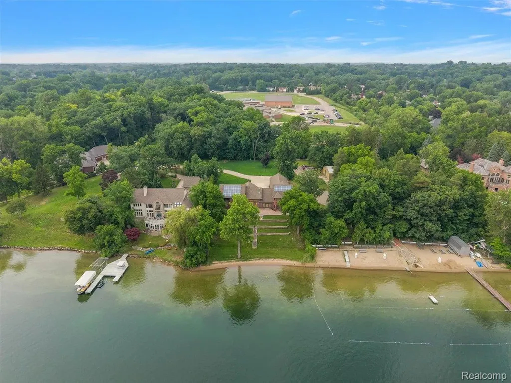 2612 Cove Lane West Bloomfield Charter Township MI 48323