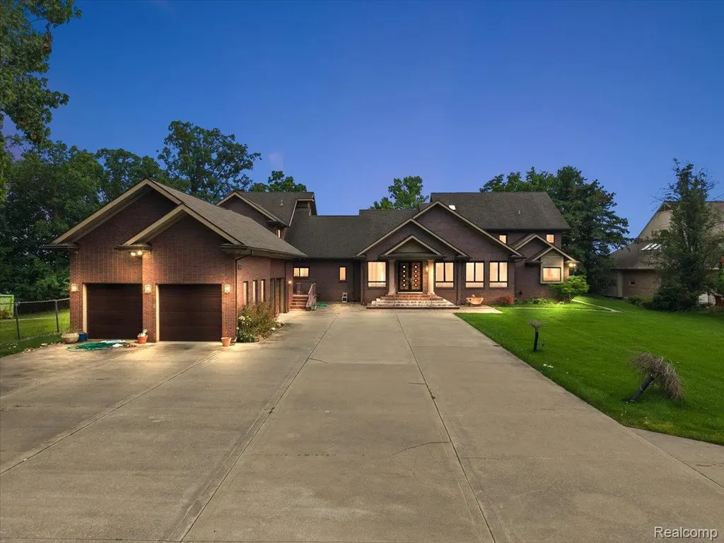 2612 Cove Lane West Bloomfield Charter Township MI 48323