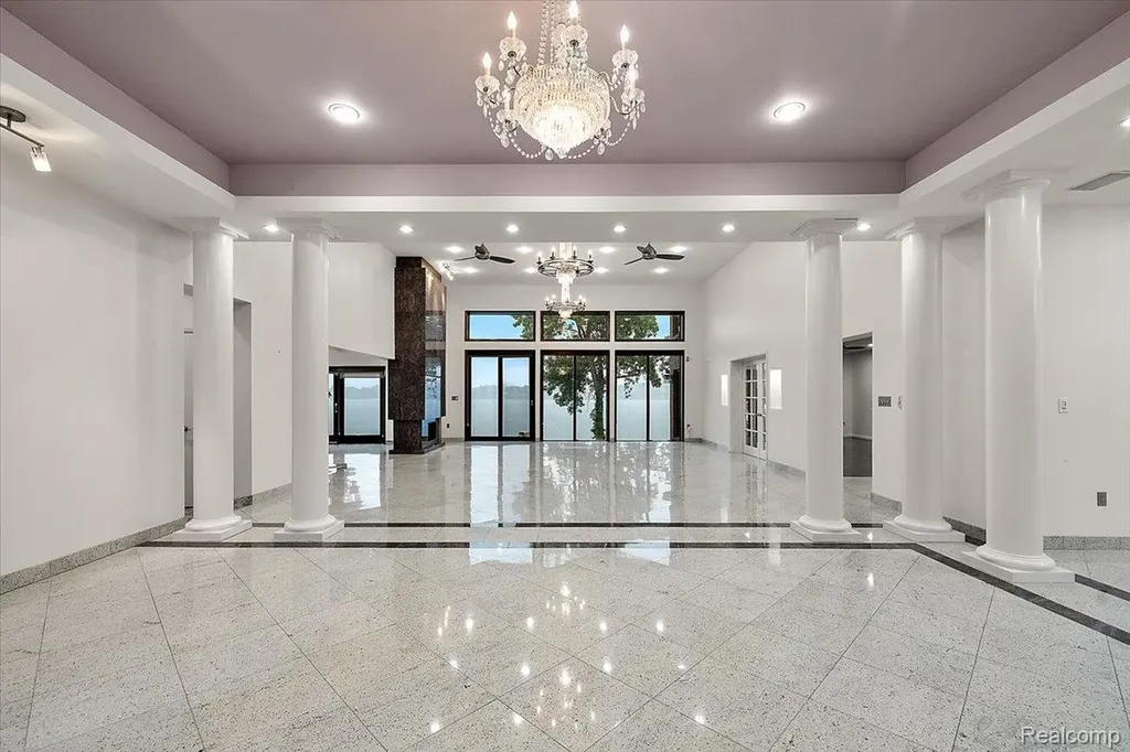 2612 Cove Lane West Bloomfield Charter Township MI 48323