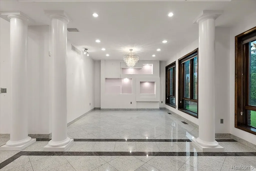 2612 Cove Lane West Bloomfield Charter Township MI 48323
