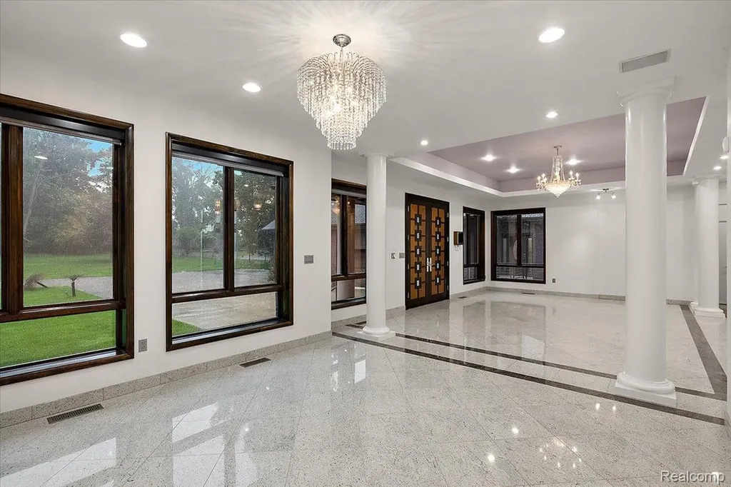 2612 Cove Lane West Bloomfield Charter Township MI 48323