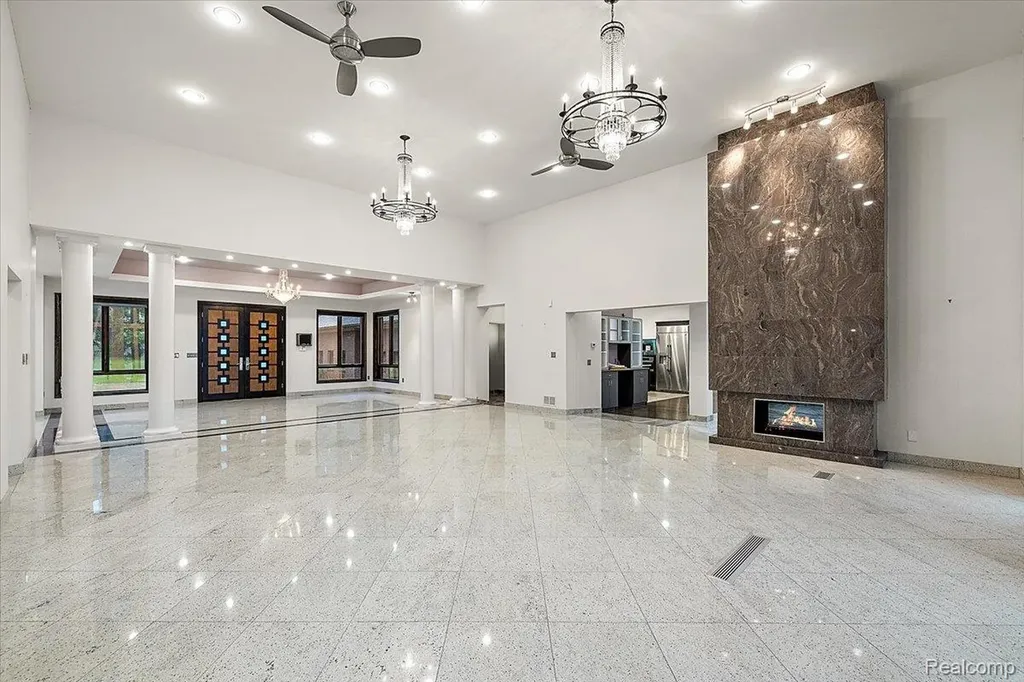 2612 Cove Lane West Bloomfield Charter Township MI 48323