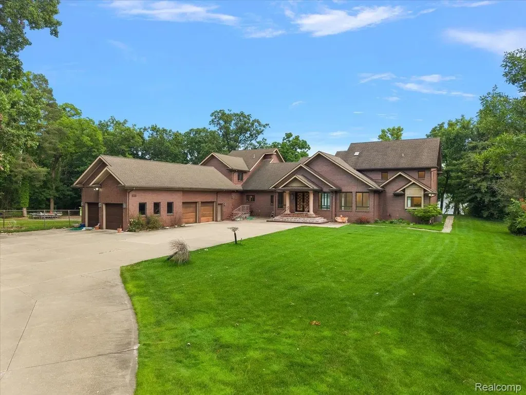 2612 Cove Lane West Bloomfield Charter Township MI 48323