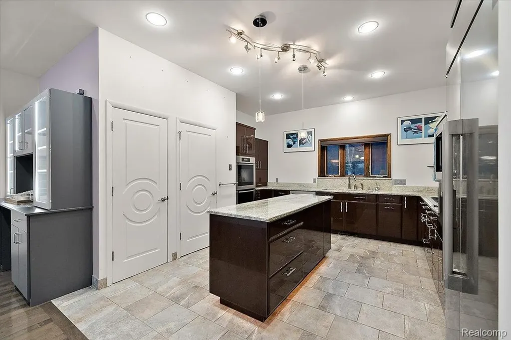 2612 Cove Lane West Bloomfield Charter Township MI 48323